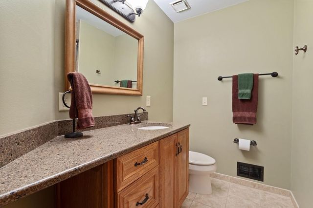 7020 Beacon Circle, Eden Prairie, MN 55346