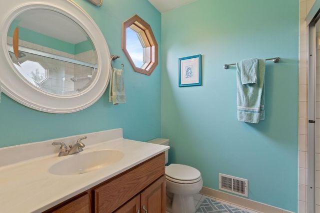 7020 Beacon Circle, Eden Prairie, MN 55346