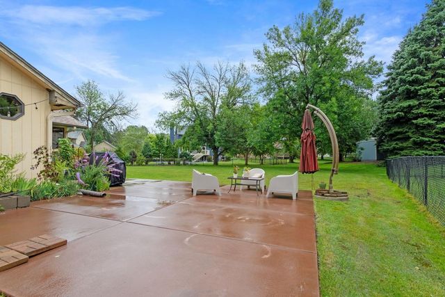 7020 Beacon Circle, Eden Prairie, MN 55346