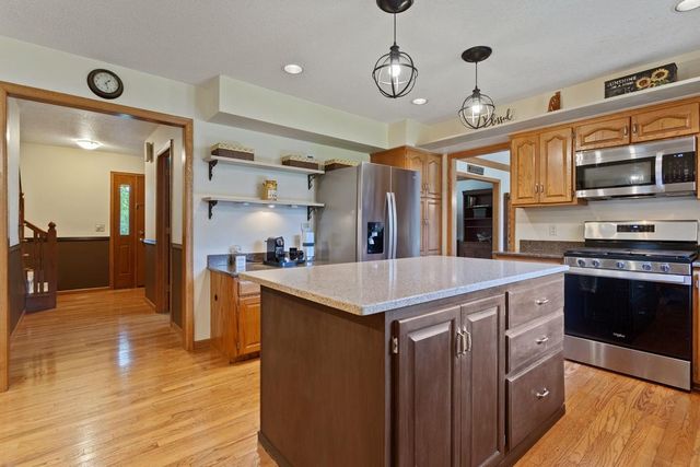7020 Beacon Circle, Eden Prairie, MN 55346