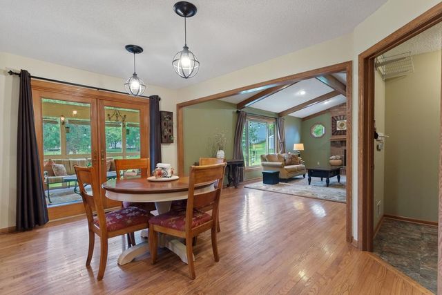 7020 Beacon Circle, Eden Prairie, MN 55346