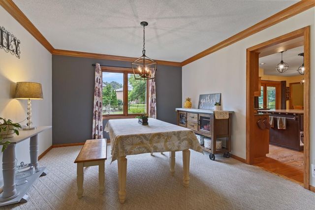7020 Beacon Circle, Eden Prairie, MN 55346