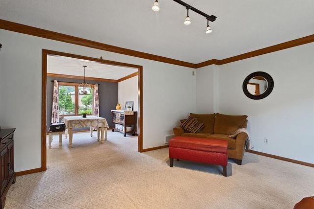 7020 Beacon Circle, Eden Prairie, MN 55346