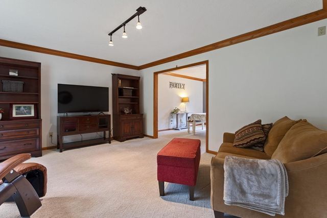 7020 Beacon Circle, Eden Prairie, MN 55346
