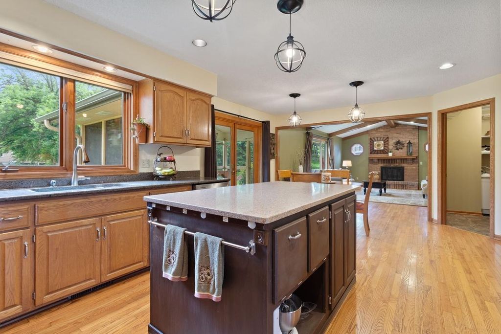 7020 Beacon Circle, Eden Prairie, MN 55346 — photo 2