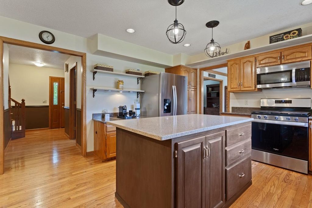 7020 Beacon Circle, Eden Prairie, MN 55346 — photo 4