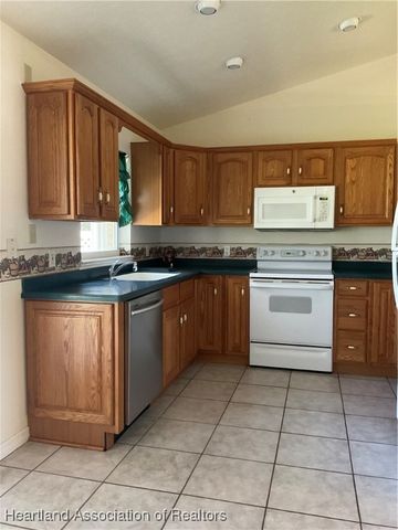 216 Chicago Way NE, Lake Placid, FL 33852
