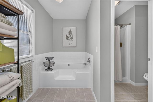 2344 Wimbledon Park Boulevard, Toledo, OH 43617