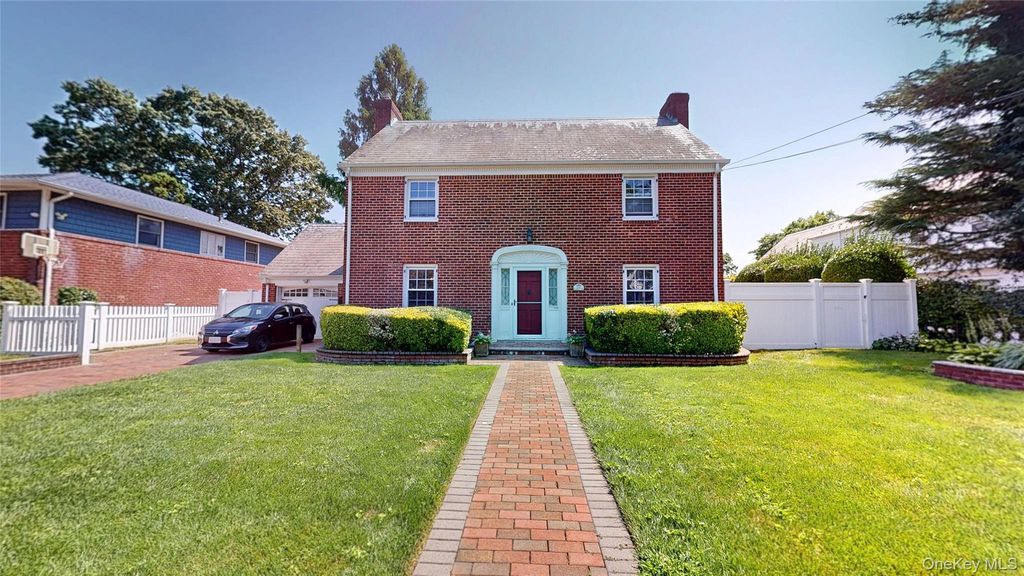4 Robert Place, Baldwin, NY 11510