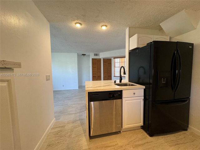 8630 SW 3rd St 101, Pembroke Pines, FL 33025