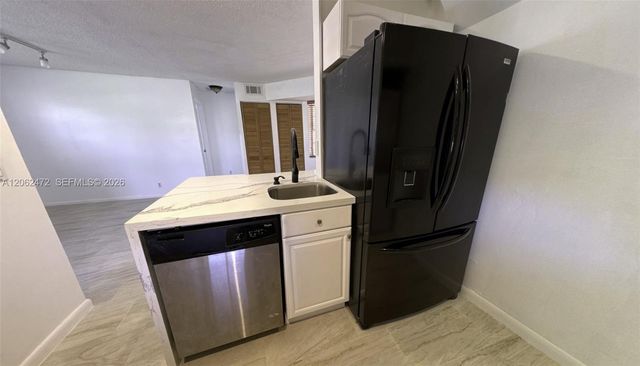 8630 SW 3rd St 101, Pembroke Pines, FL 33025