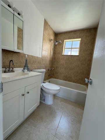 8630 SW 3rd St 101, Pembroke Pines, FL 33025