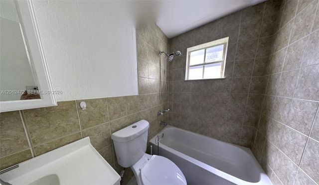 8630 SW 3rd St 101, Pembroke Pines, FL 33025