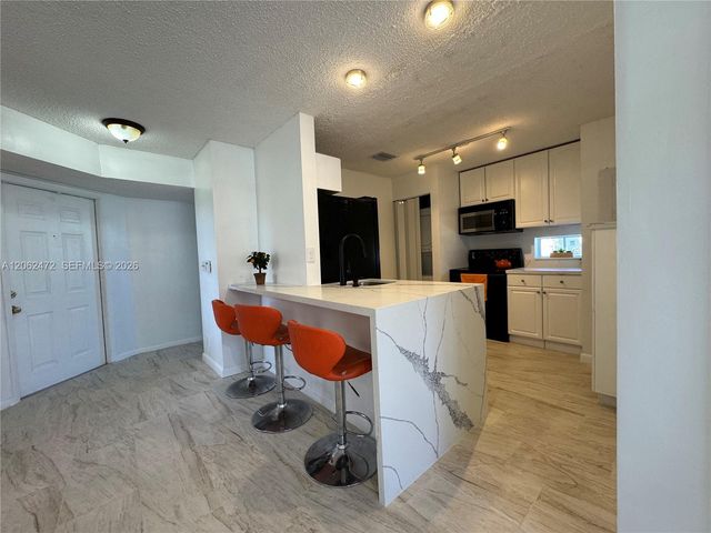 8630 SW 3rd St 101, Pembroke Pines, FL 33025