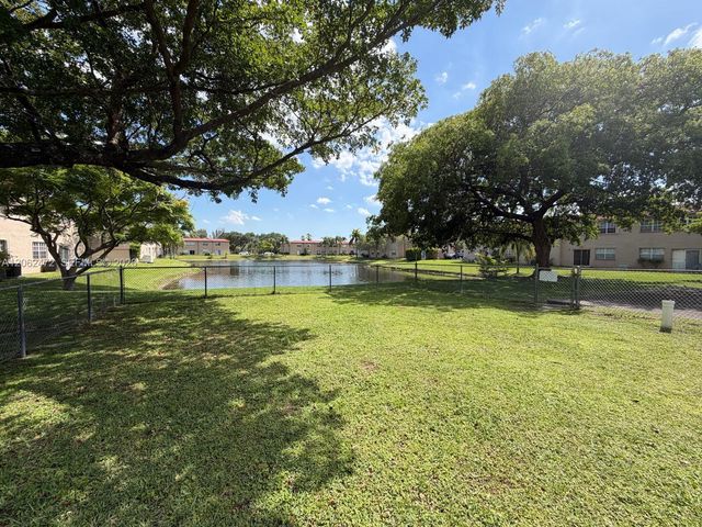 8630 SW 3rd St 101, Pembroke Pines, FL 33025