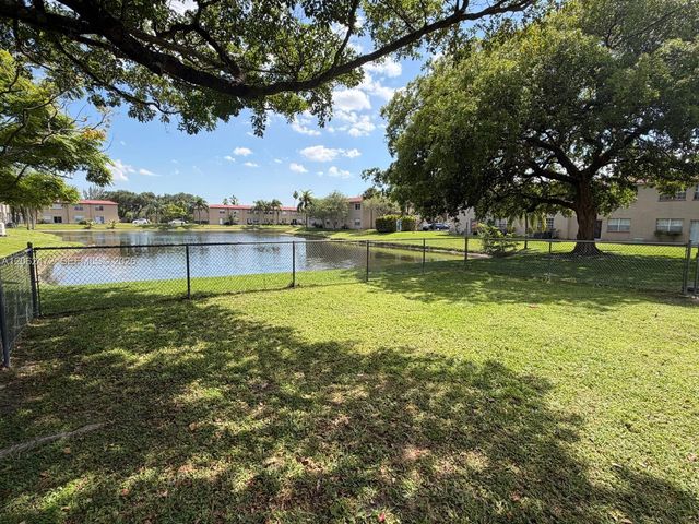 8630 SW 3rd St 101, Pembroke Pines, FL 33025