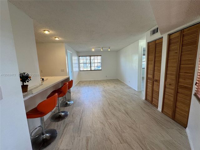 8630 SW 3rd St 101, Pembroke Pines, FL 33025