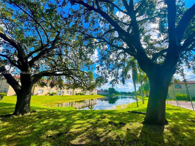 8630 SW 3rd St 101, Pembroke Pines, FL 33025