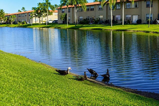 8630 SW 3rd St 101, Pembroke Pines, FL 33025