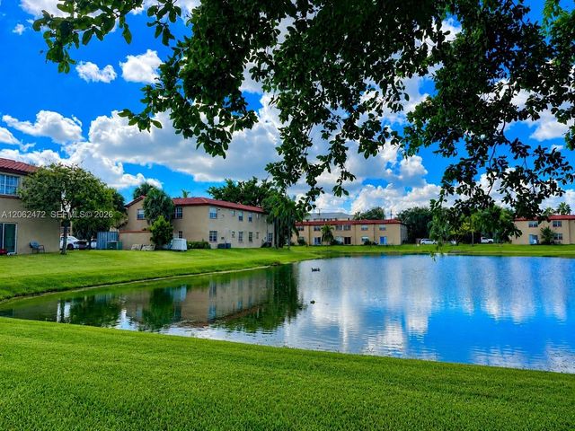 8630 SW 3rd St 101, Pembroke Pines, FL 33025