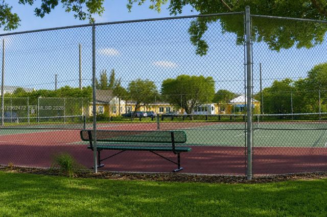8630 SW 3rd St 101, Pembroke Pines, FL 33025