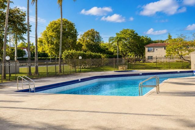 8630 SW 3rd St 101, Pembroke Pines, FL 33025