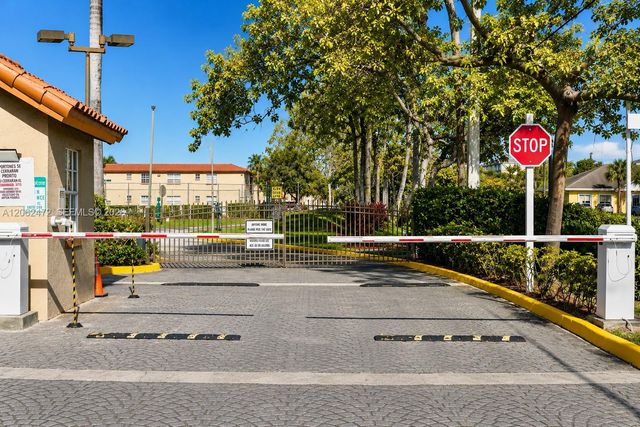 8630 SW 3rd St 101, Pembroke Pines, FL 33025