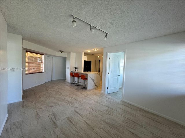 8630 SW 3rd St 101, Pembroke Pines, FL 33025