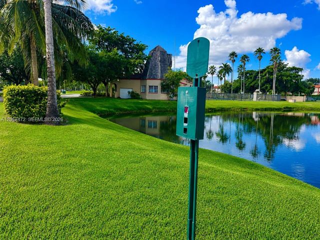 8630 SW 3rd St 101, Pembroke Pines, FL 33025