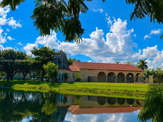 8630 SW 3rd St 101, Pembroke Pines, FL 33025