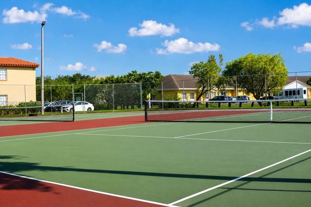 8630 SW 3rd St 101, Pembroke Pines, FL 33025