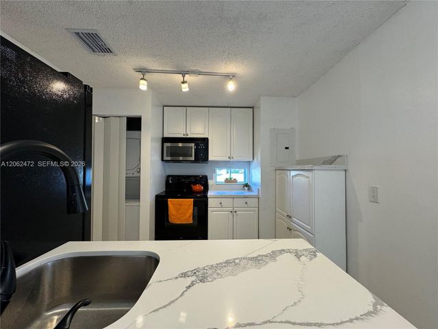 8630 SW 3rd St 101, Pembroke Pines, FL 33025