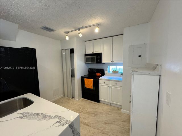 8630 SW 3rd St 101, Pembroke Pines, FL 33025