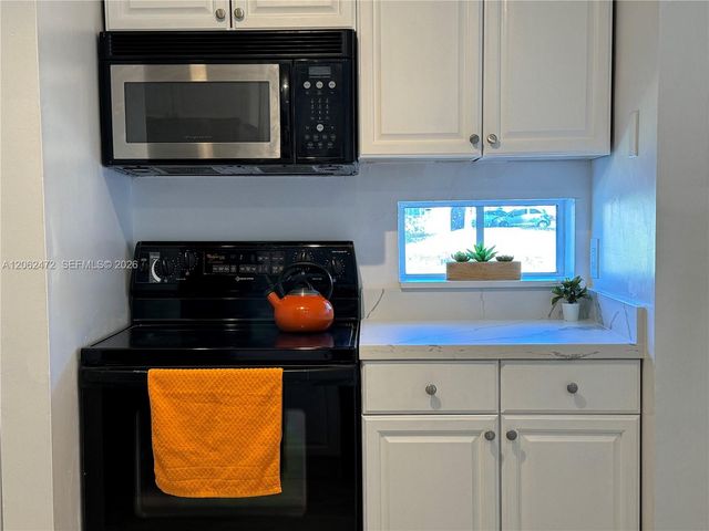 8630 SW 3rd St 101, Pembroke Pines, FL 33025