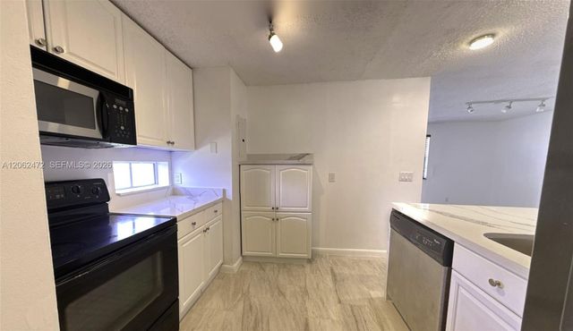 8630 SW 3rd St 101, Pembroke Pines, FL 33025