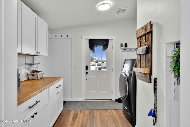 1107 E Yellow Pine AVE, Athol, ID 83801