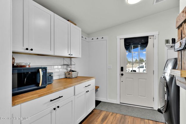 1107 E Yellow Pine AVE, Athol, ID 83801