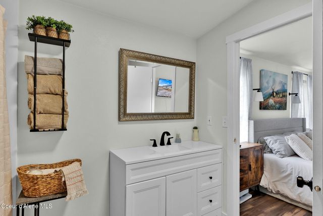 1107 E Yellow Pine AVE, Athol, ID 83801