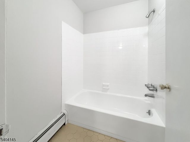 16 Knob Hill Rd, Washington Twp., NJ 07840