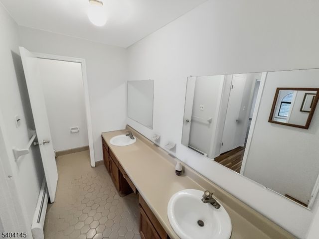 16 Knob Hill Rd, Washington Twp., NJ 07840