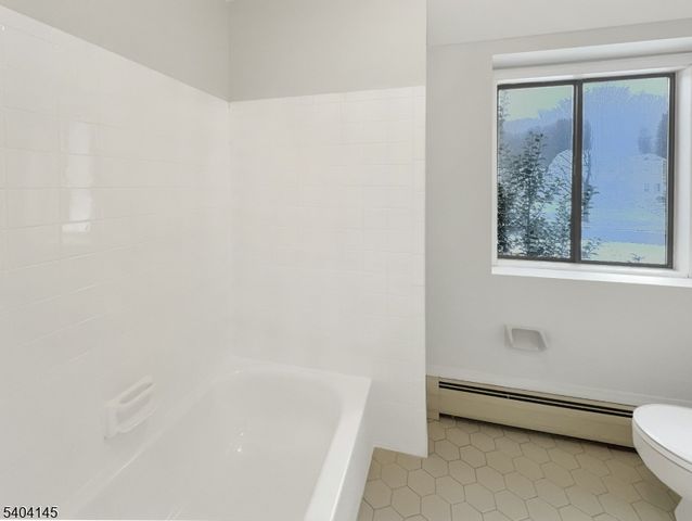 16 Knob Hill Rd, Washington Twp., NJ 07840