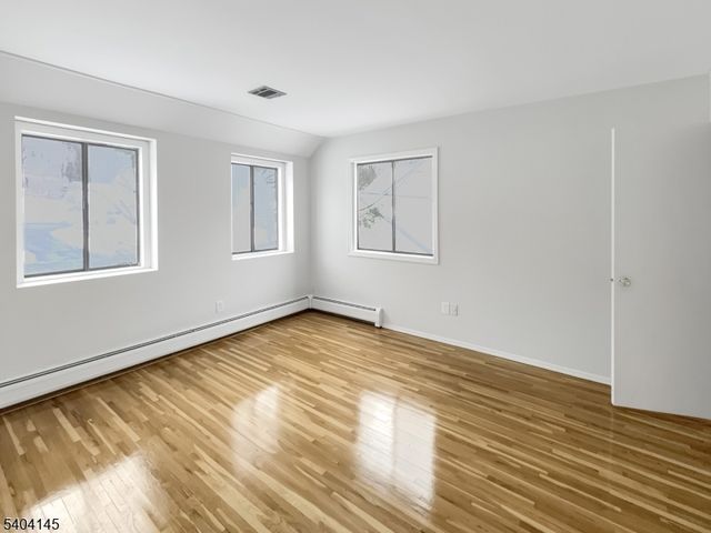 16 Knob Hill Rd, Washington Twp., NJ 07840