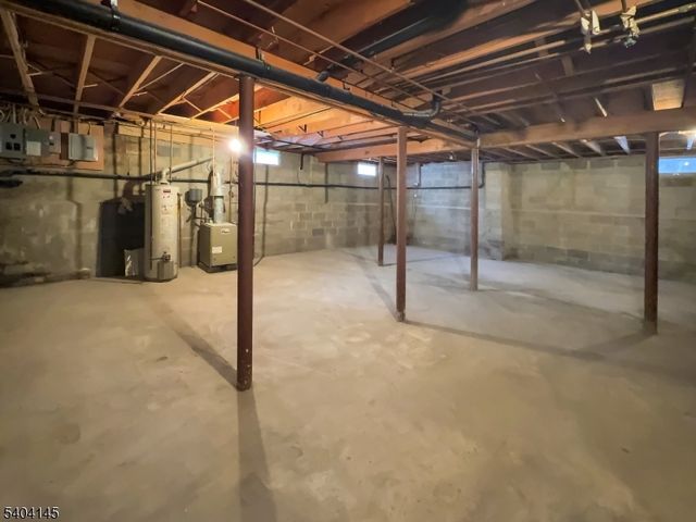 16 Knob Hill Rd, Washington Twp., NJ 07840