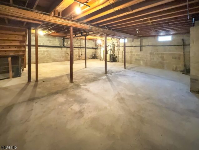 16 Knob Hill Rd, Washington Twp., NJ 07840