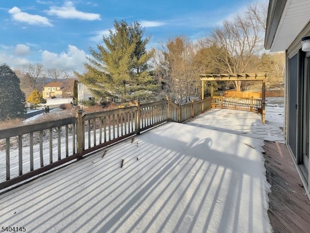 16 Knob Hill Rd, Washington Twp., NJ 07840