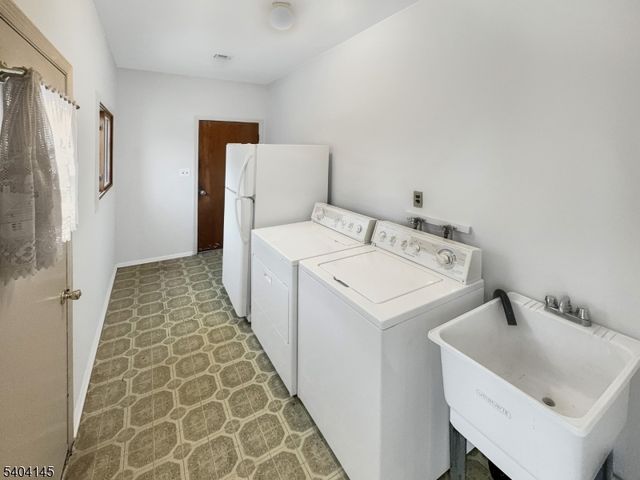 16 Knob Hill Rd, Washington Twp., NJ 07840