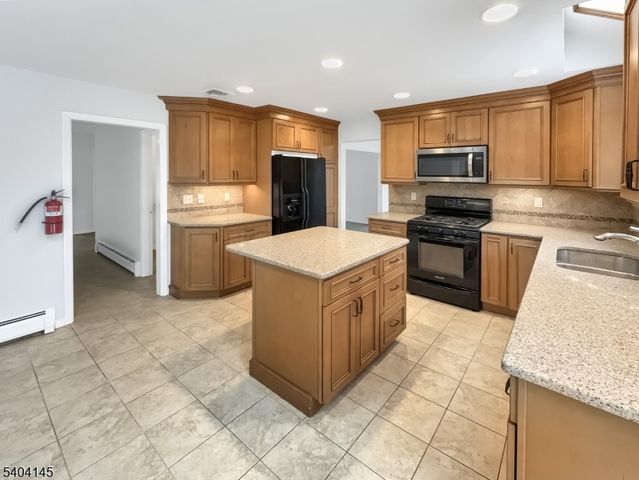 16 Knob Hill Rd, Washington Twp., NJ 07840