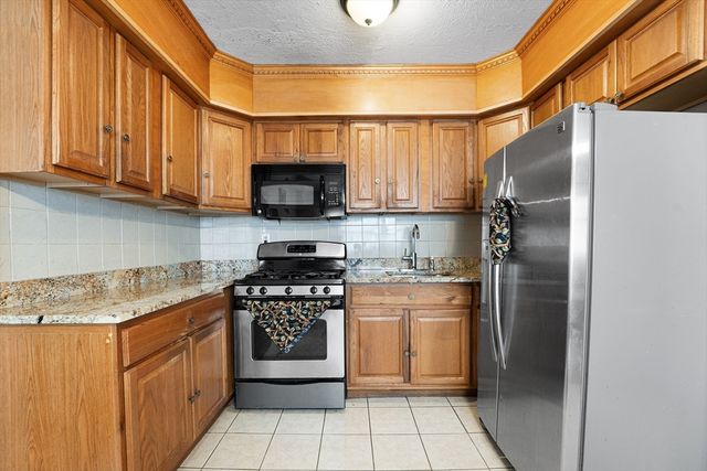 32 Rush St, Somerville, MA 02145