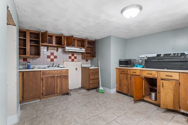 32 Rush St, Somerville, MA 02145