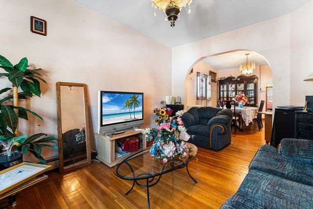 32 Rush St, Somerville, MA 02145